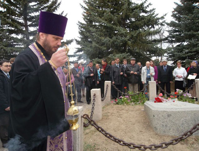 У памятника Н.М.Пржевальского отслужен молебен -сайт.jpg